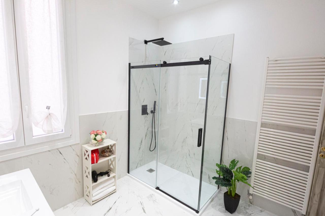 Homeholidaysanremo - Palace Ngoại thất bức ảnh
